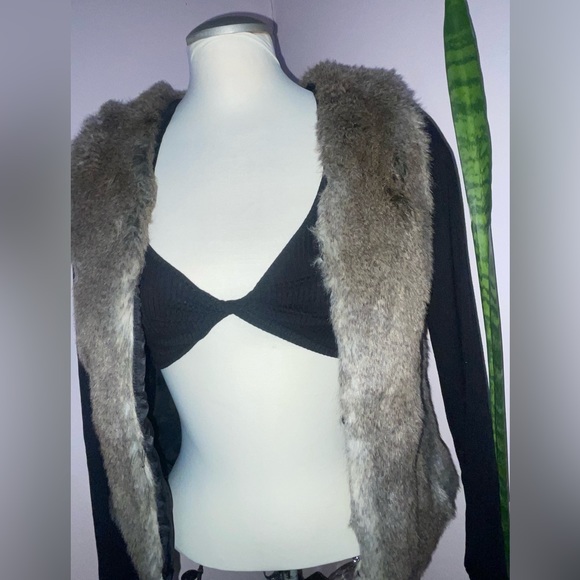 ARITZIA (Talula Park Slope Faux Fur Vest ) - Picture 1 of 10